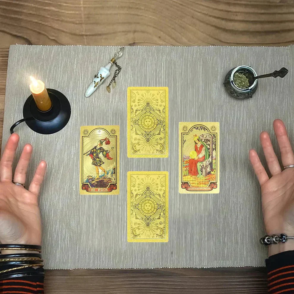 Ylellinen Tarot -kultapainos
